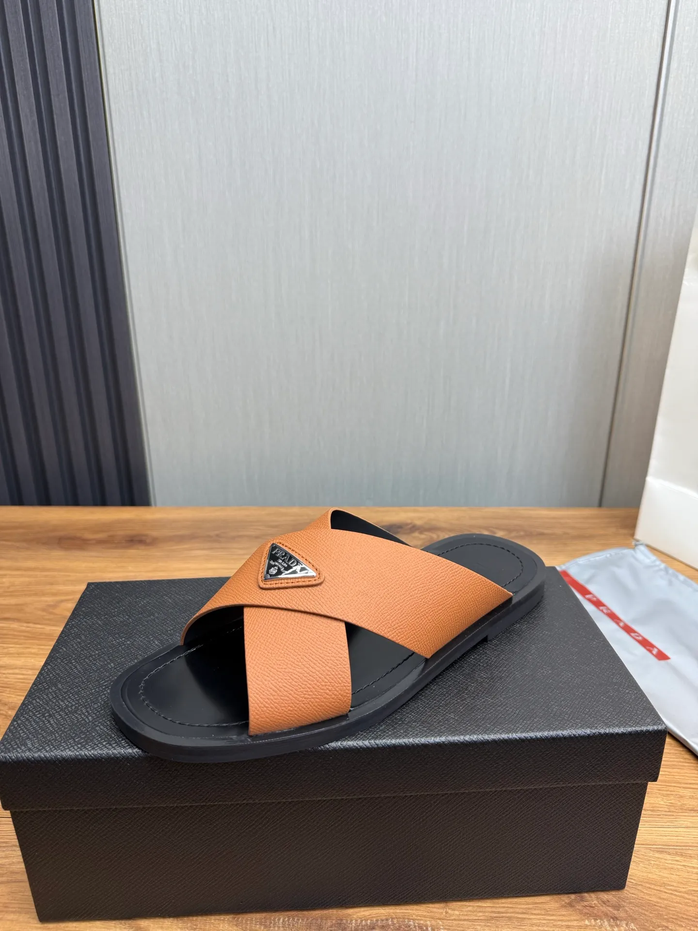 Factory price 340💰 ＰＲＡＤＡPrada - popular men's slippers hot sale 🔥 🩴Official website one to one production 38-45 sizes 45 46 🉑️Customized!